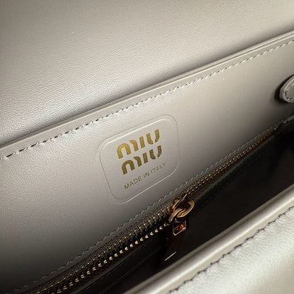 Miu Miu Geantă Exclusive - prezentare produs