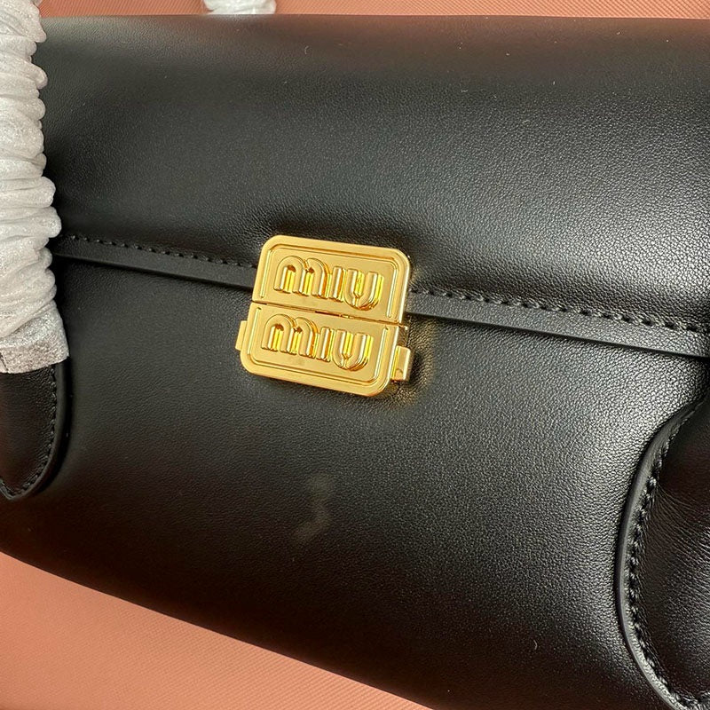 Miu Miu Geantă Exclusive - prezentare produs