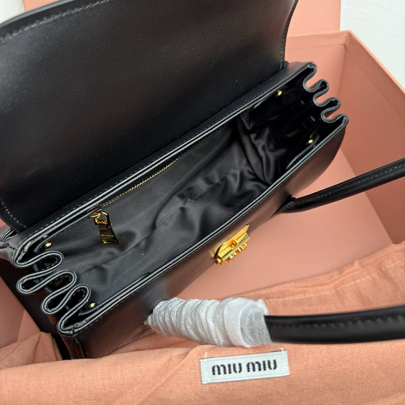 Miu Miu Geantă Exclusive - prezentare produs