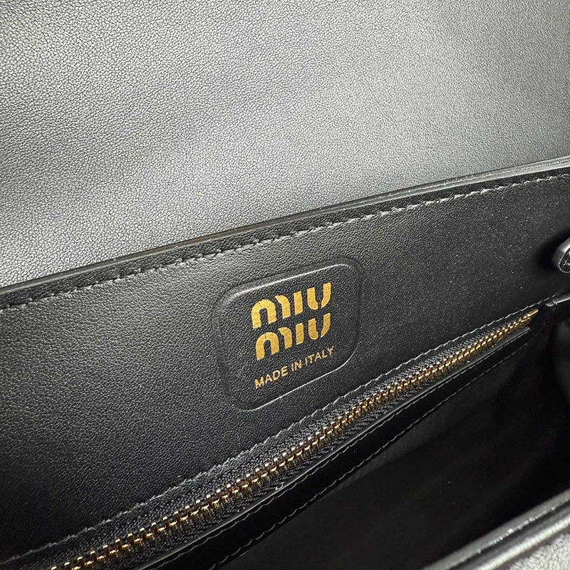 Miu Miu Geantă Exclusive - prezentare produs