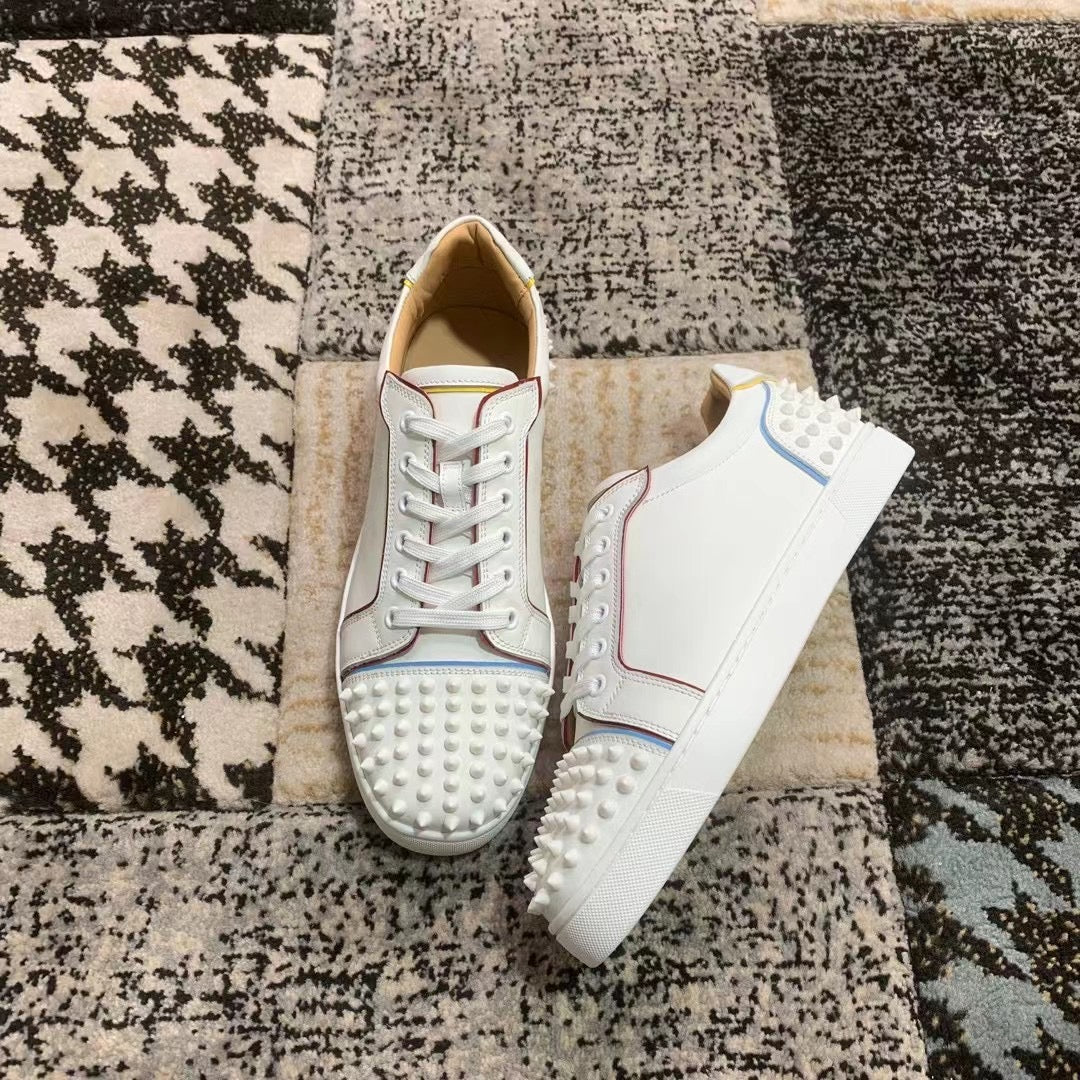 Christian Louboutin Alb Spikes Low - prezentare produs