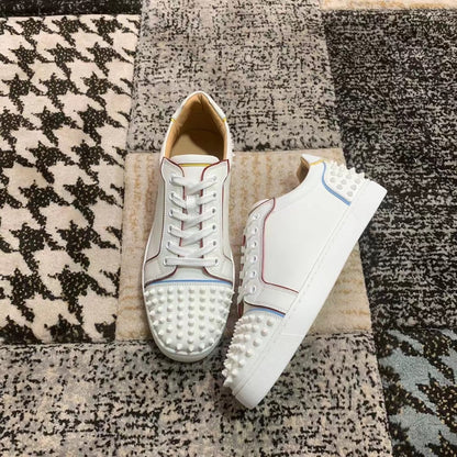 Christian Louboutin Alb Spikes Low - prezentare produs