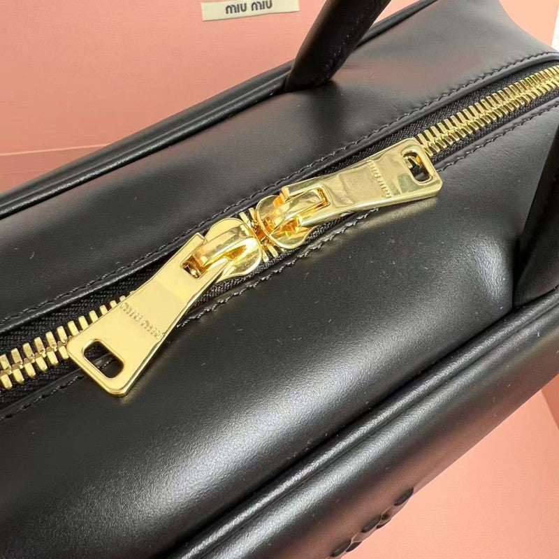 Miu Miu Geantă Exclusive - prezentare produs