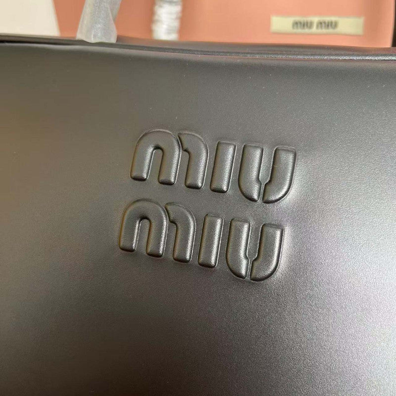 Miu Miu Geantă Exclusive - prezentare produs