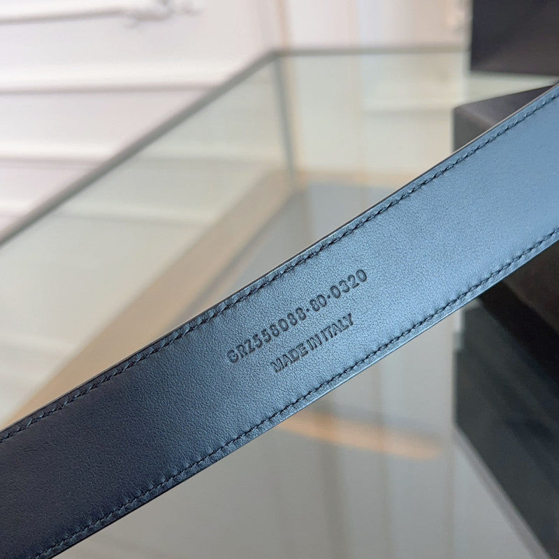 Yves Saint Laurent Curea - prezentare produs