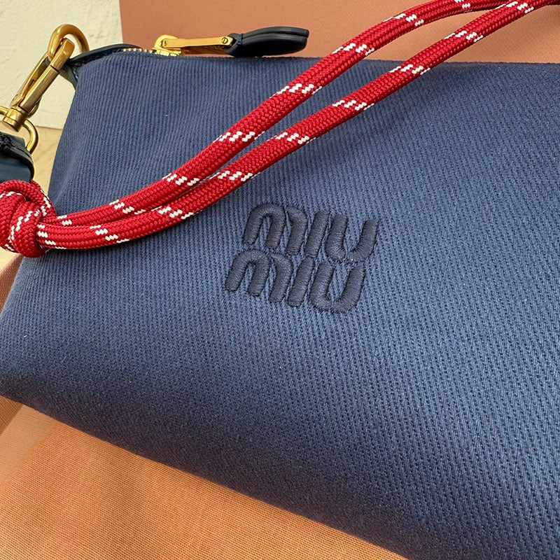 Miu Miu Geantă Exclusive - prezentare produs