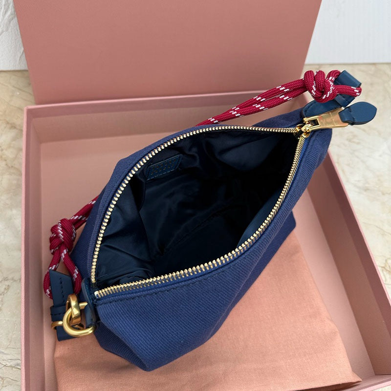 Miu Miu Geantă Exclusive - prezentare produs