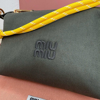 Miu Miu Geantă Exclusive - prezentare produs