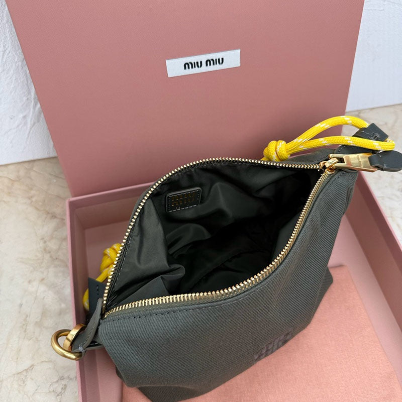 Miu Miu Geantă Exclusive - prezentare produs