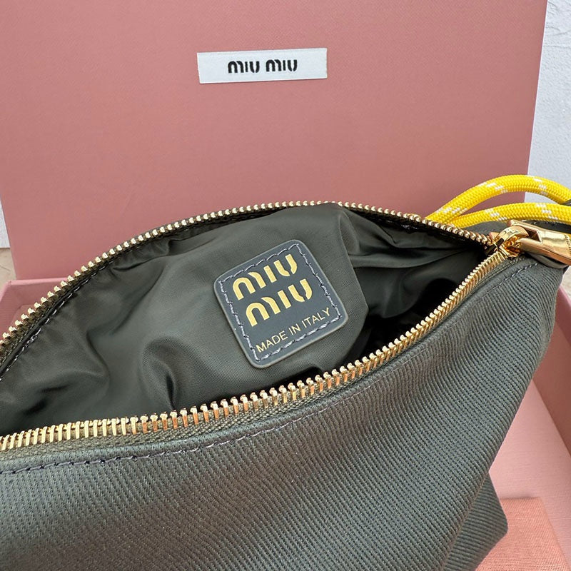 Miu Miu Geantă Exclusive - prezentare produs