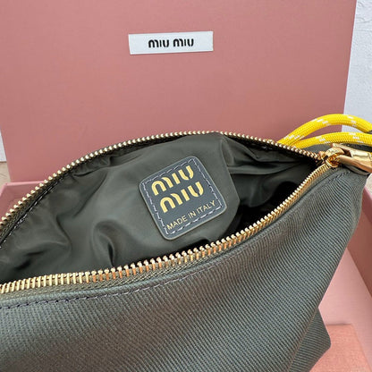 Miu Miu Geantă Exclusive - prezentare produs