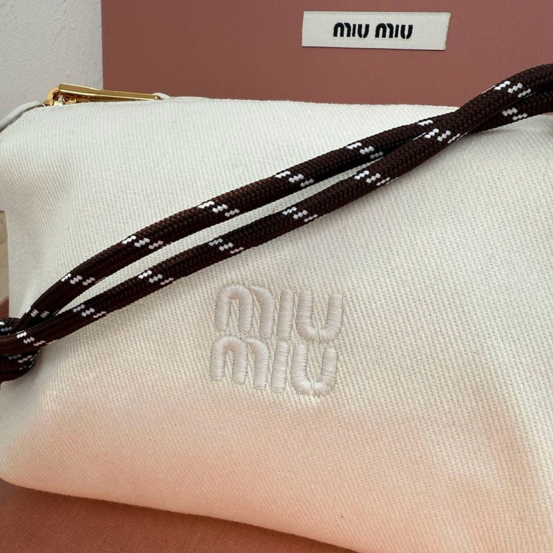 Miu Miu Geantă Exclusive - prezentare produs