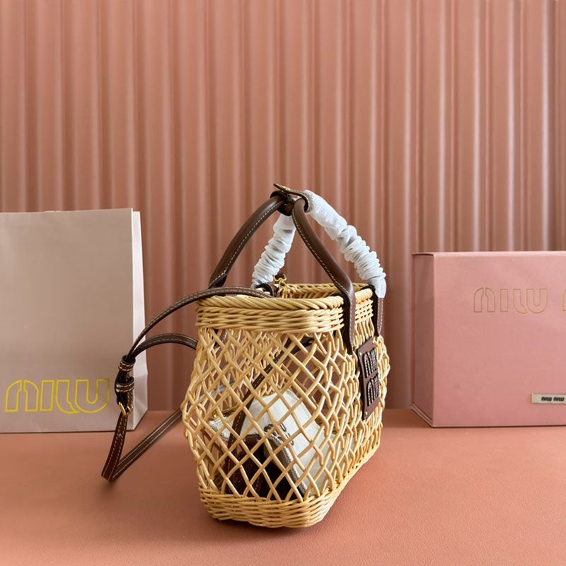 Miu Miu Geantă Exclusive - prezentare produs