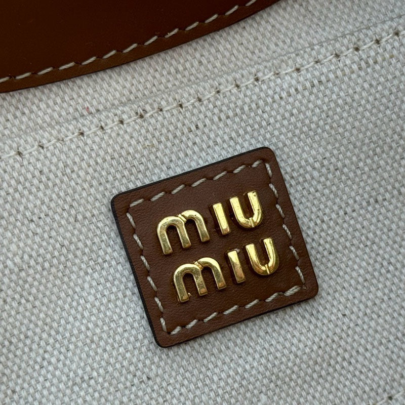 Miu Miu Geantă Exclusive - prezentare produs