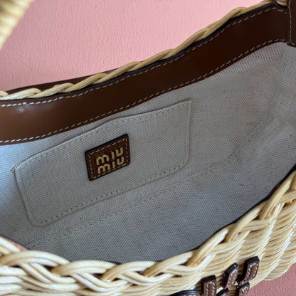 Miu Miu Geantă Exclusive - prezentare produs
