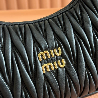 Miu Miu Geantă Exclusive - prezentare produs