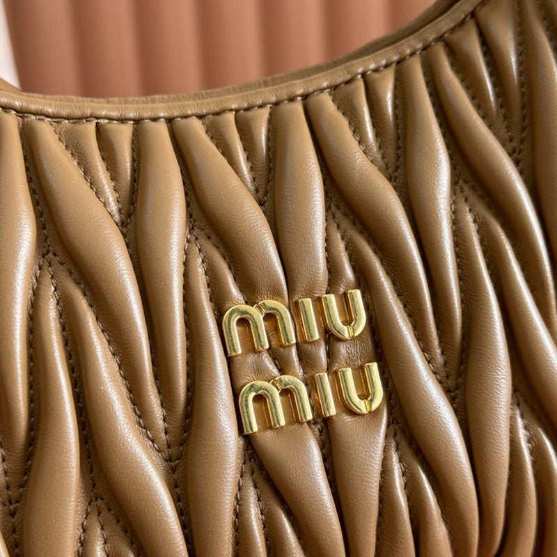 Miu Miu Geantă Exclusive - prezentare produs
