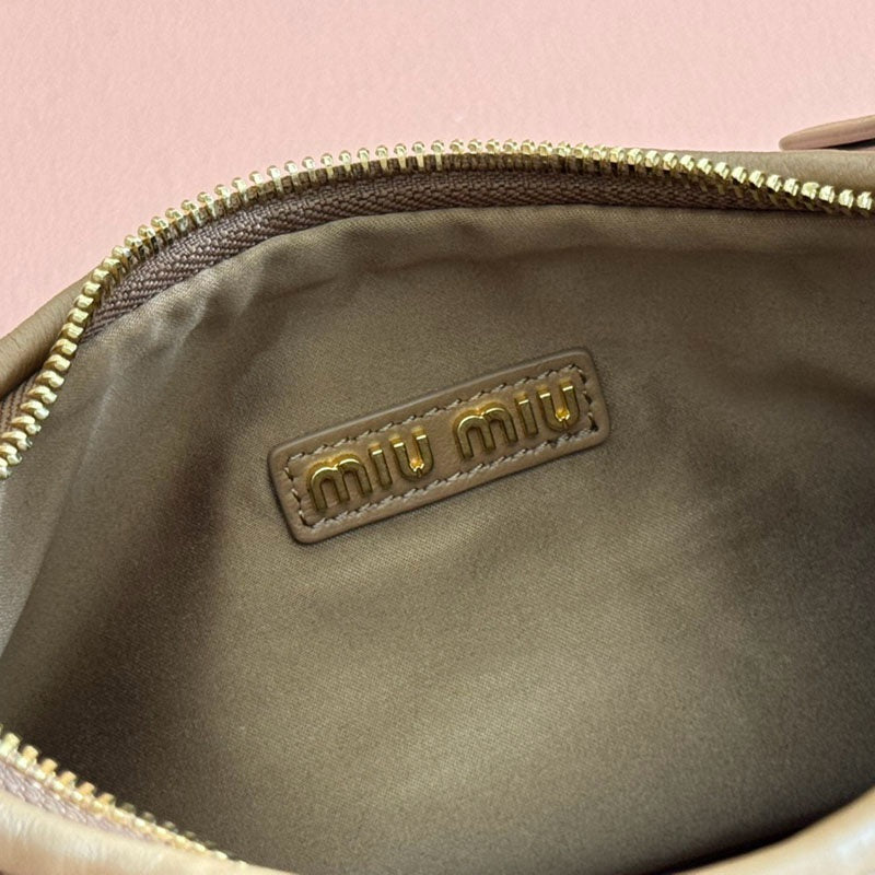 Miu Miu Geantă Exclusive - prezentare produs