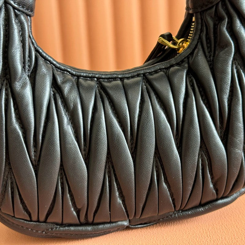 Miu Miu Geantă Exclusive - prezentare produs