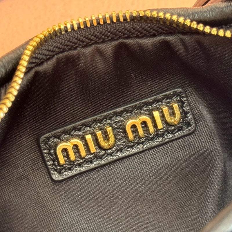 Miu Miu Geantă Exclusive - prezentare produs