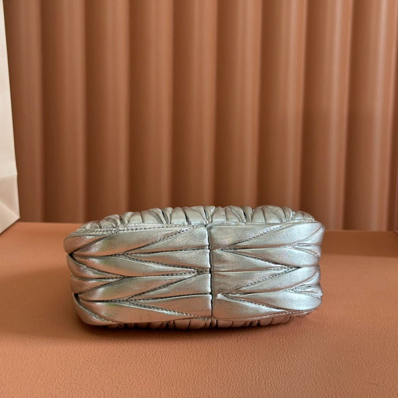Miu Miu Geantă Exclusive Small - prezentare produs