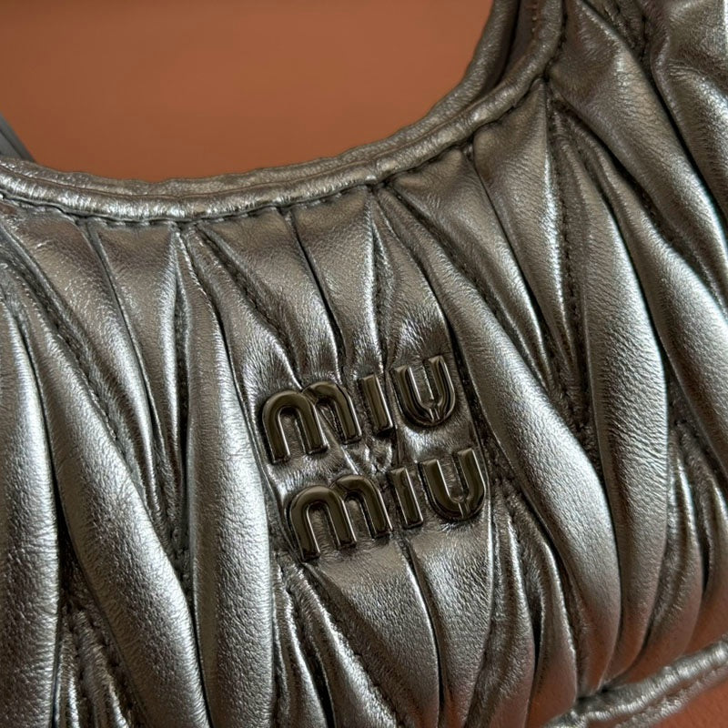 Miu Miu Geantă Exclusive Small - prezentare produs