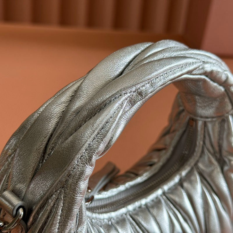 Miu Miu Geantă Exclusive Small - prezentare produs