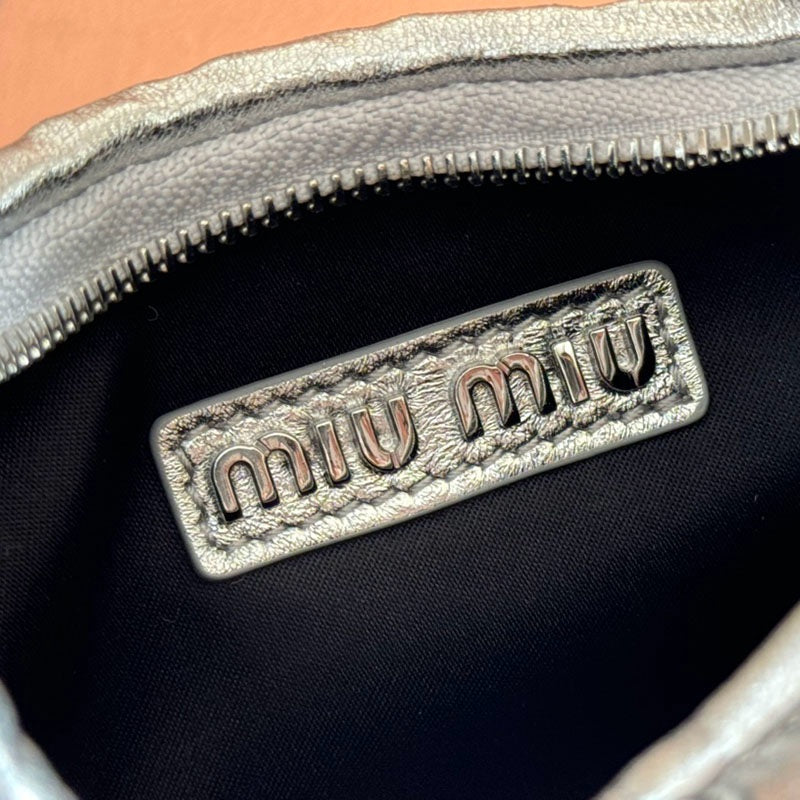 Miu Miu Geantă Exclusive Small - prezentare produs