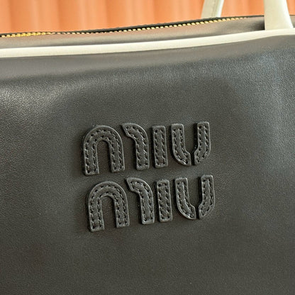 Miu Miu Geantă Exclusive - prezentare produs