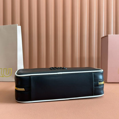 Miu Miu Geantă Exclusive Small - prezentare produs