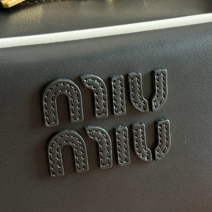 Miu Miu Geantă Exclusive Small - prezentare produs