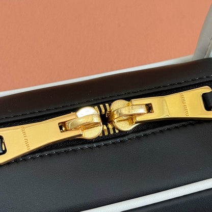 Miu Miu Geantă Exclusive Small - prezentare produs