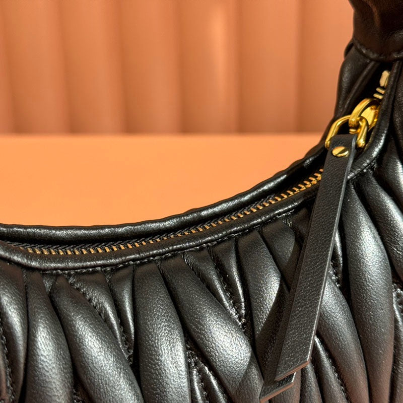 Miu Miu Geantă Exclusive Medium - prezentare produs
