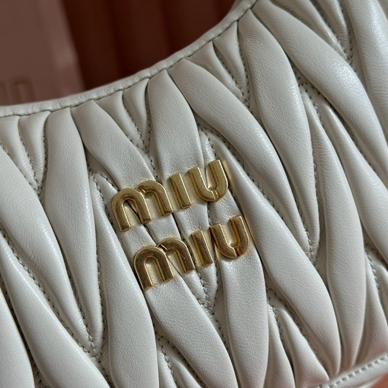 Miu Miu Geantă Exclusive Medium - prezentare produs