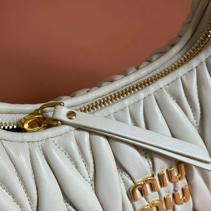 Miu Miu Geantă Exclusive Medium - prezentare produs