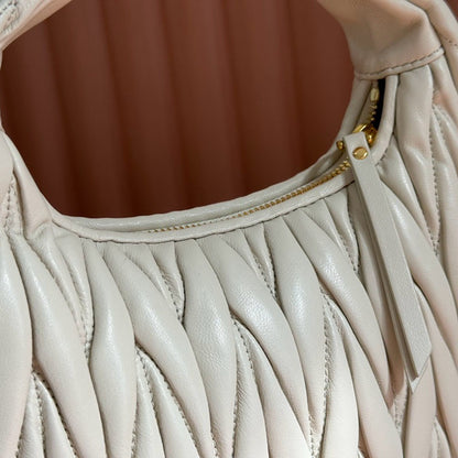 Miu Miu Geantă Exclusive Medium - prezentare produs