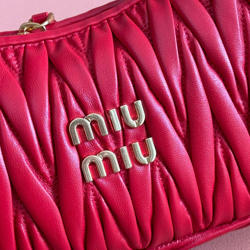 Miu Miu Geantă Exclusive Medium - prezentare produs