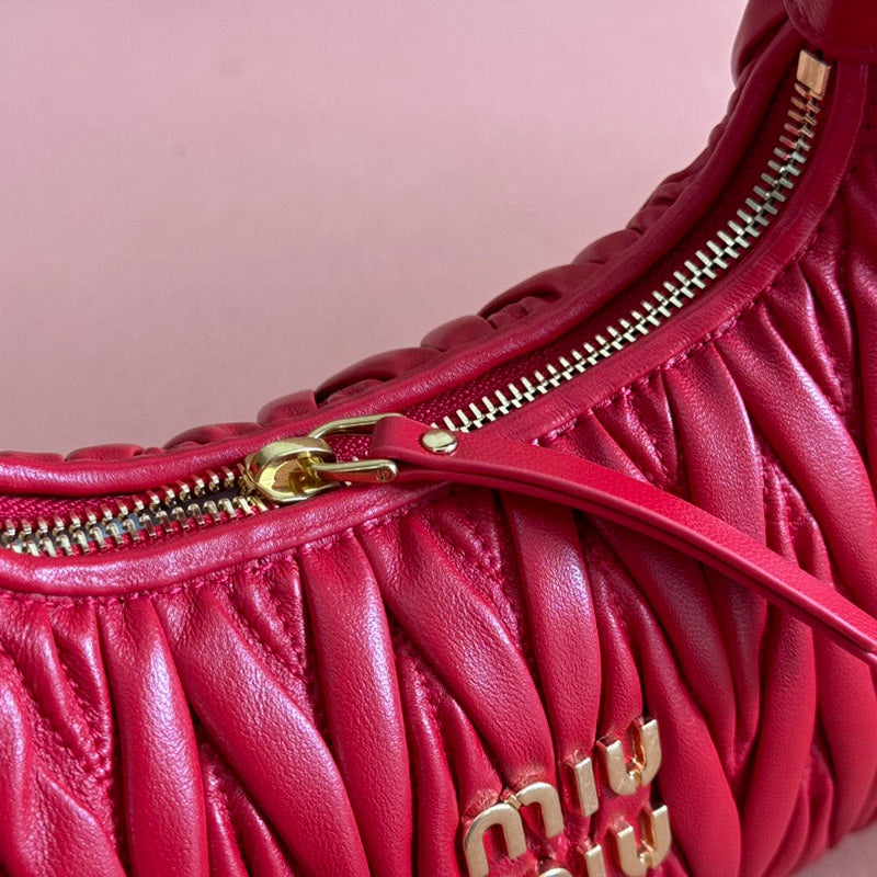 Miu Miu Geantă Exclusive Medium - prezentare produs