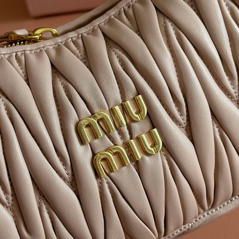 Miu Miu Geantă Exclusive Medium - prezentare produs