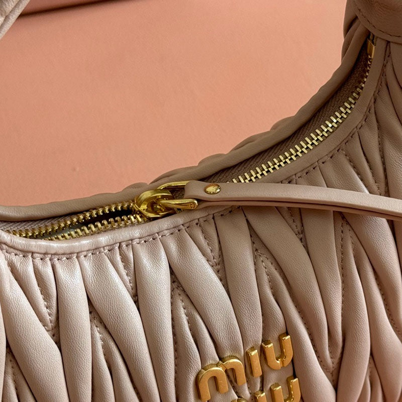 Miu Miu Geantă Exclusive Medium - prezentare produs