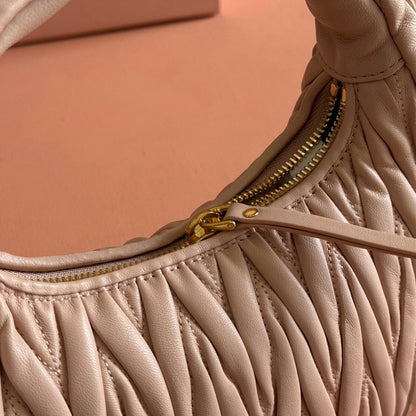 Miu Miu Geantă Exclusive Medium - prezentare produs