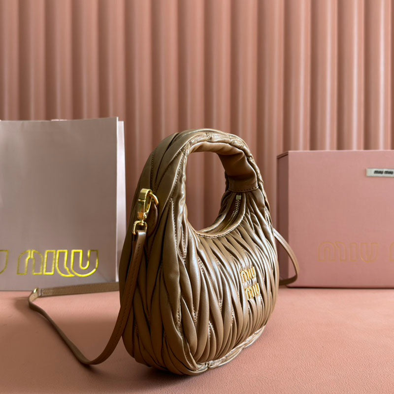Miu Miu Geantă Exclusive Medium - prezentare produs