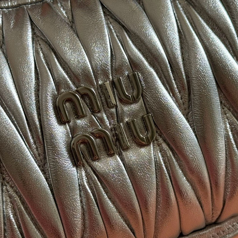 Miu Miu Geantă Exclusive Medium - prezentare produs
