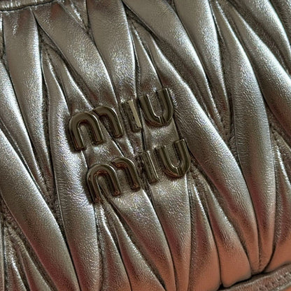 Miu Miu Geantă Exclusive Medium - prezentare produs