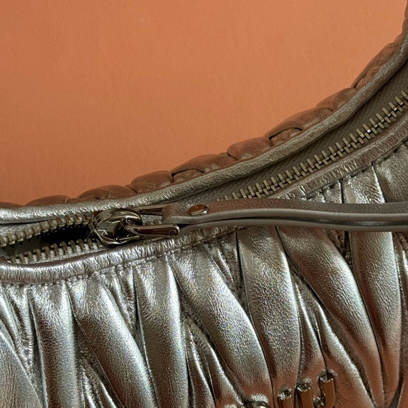 Miu Miu Geantă Exclusive Medium - prezentare produs