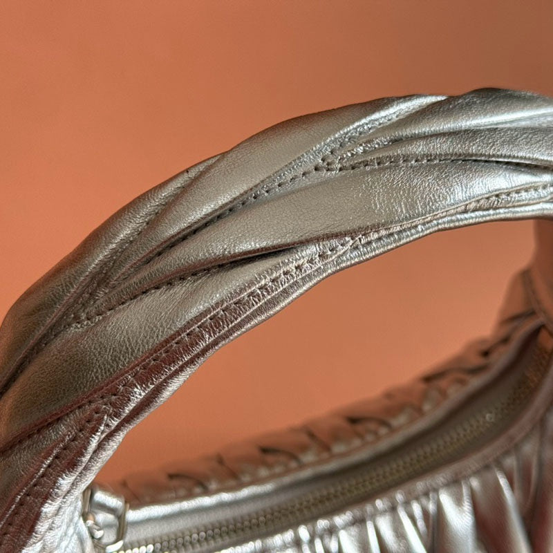 Miu Miu Geantă Exclusive Medium - prezentare produs