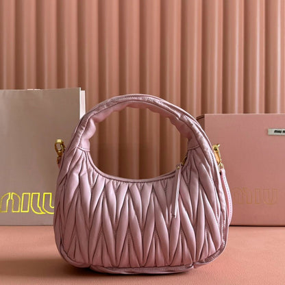 Miu Miu Geantă Exclusive Medium - prezentare produs