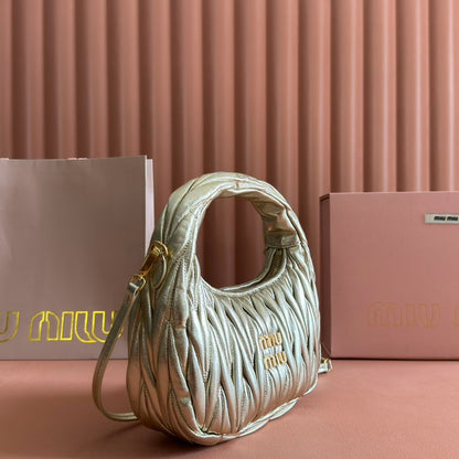 Miu Miu Geantă Exclusive Medium - prezentare produs