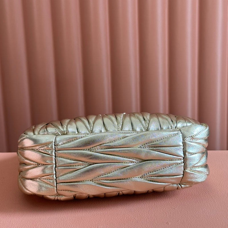 Miu Miu Geantă Exclusive Medium - prezentare produs