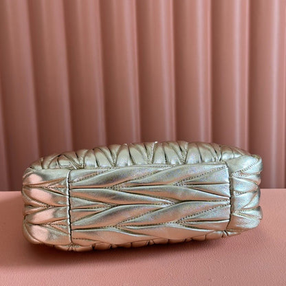 Miu Miu Geantă Exclusive Medium - prezentare produs